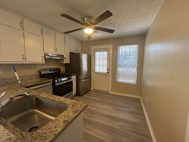 Building Photo - 681 Senoia Rd