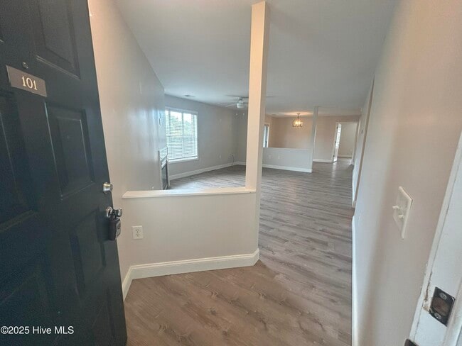 Building Photo - 4136 Breezewood Dr