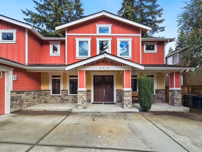Building Photo - Modern 5-Bedroom Kirkland Home with Solar ...