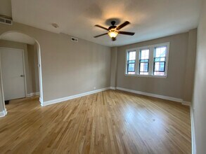 Building Photo - 894 Green Bay Rd