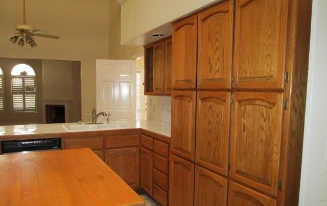 Foto del edificio - 4512 Shady Willow Dr