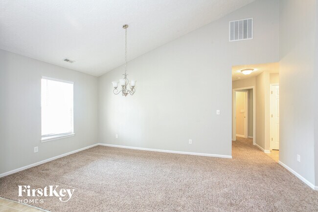 Building Photo - 325 Dogwood Dr