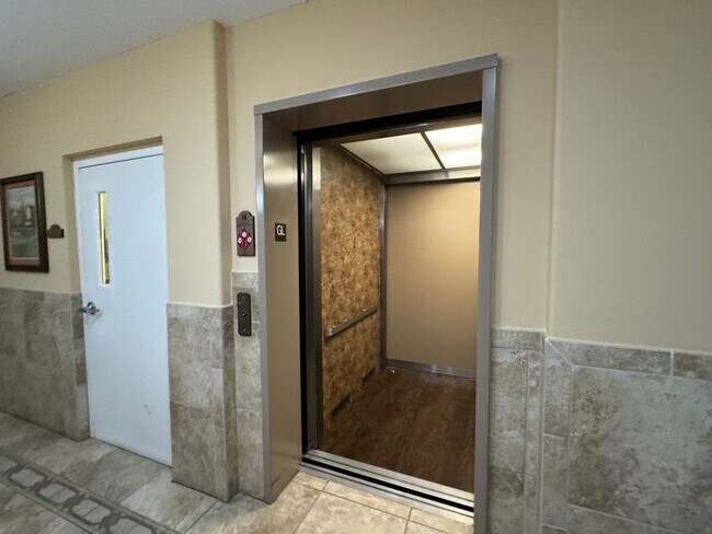 Foto del edificio - CONDO LOCATE IN GATED COMMUNITY  IN DR. PHILLIPS-TOSCANA - HALF OFF DECEMBER RENT