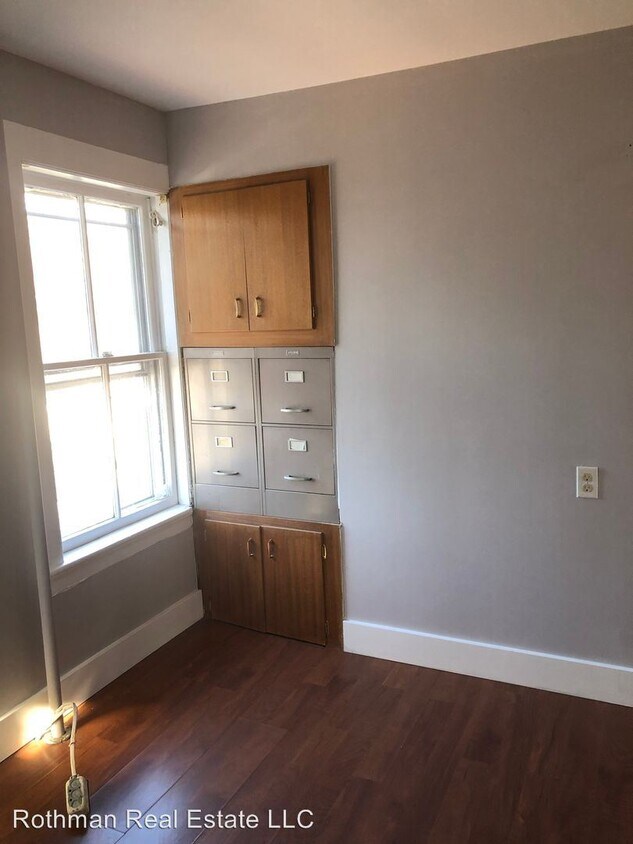 Building Photo - 244 Main St