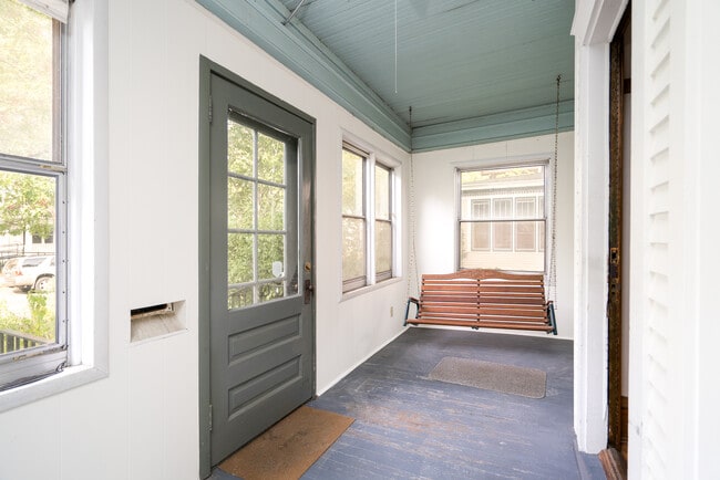 Building Photo - 3335 1st Ave S