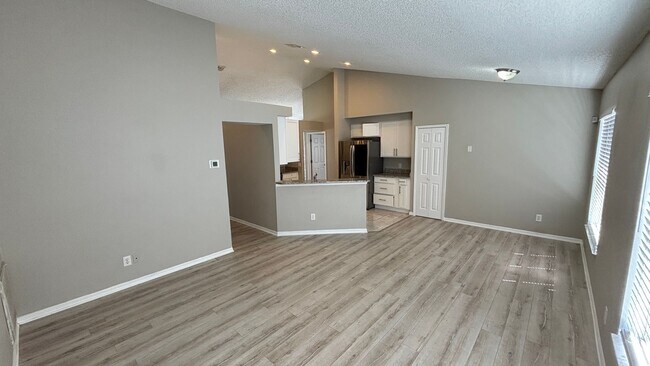 Foto del edificio - 3 Bedroom, 2 Bath Single Family Home in Or...