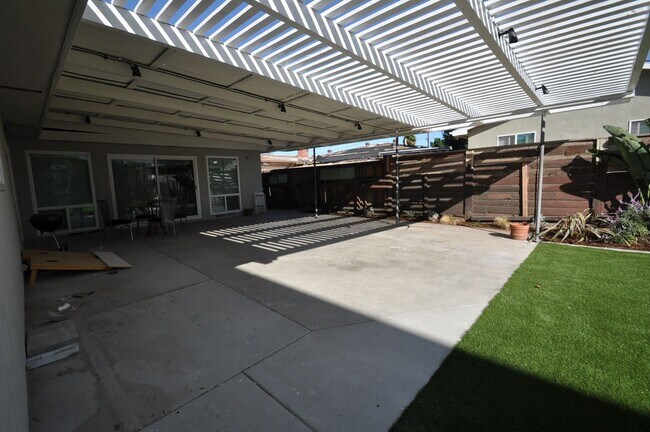 Foto del edificio - 6BD/2.5BA, Amazing Yard!