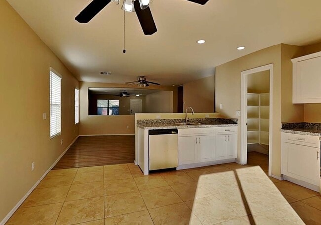 Building Photo - 205 E Valley View Dr