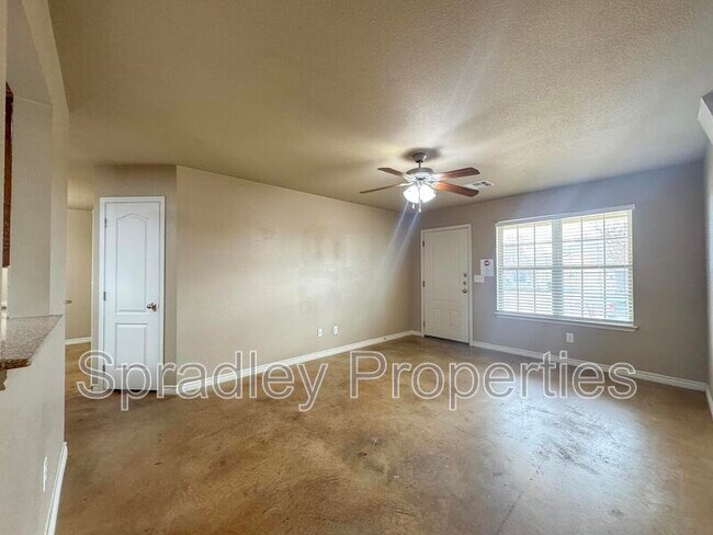 Foto del edificio - 716A E Ridge Blvd