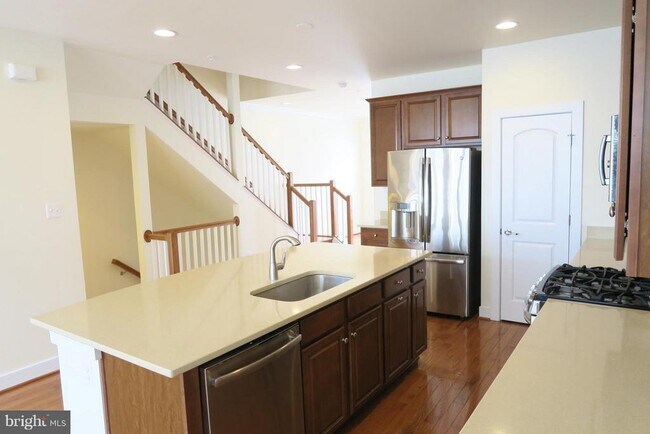 Foto del edificio - 215 Strummer Ln