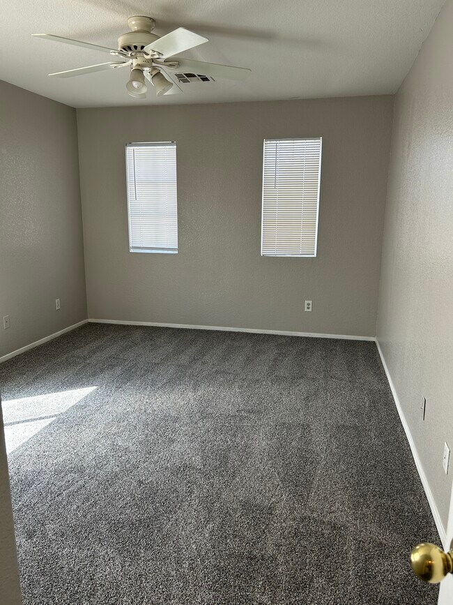 Foto del edificio - 6048 Shallow Springs St