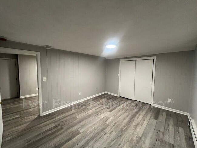 Foto del edificio - 302 Pond St