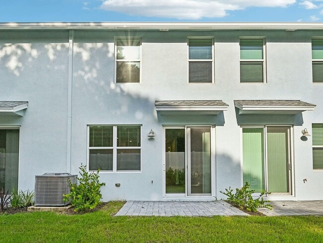 Building Photo - 458 Salisbury Cir