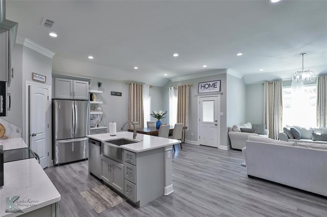 Foto del edificio - 5433 Fallbrook Dr