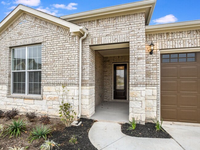 Foto del edificio - ONE-STORY Home in Marble Falls - 2932 SF with THREE-CAR GARAGE - On a CUL-DE-SAC!