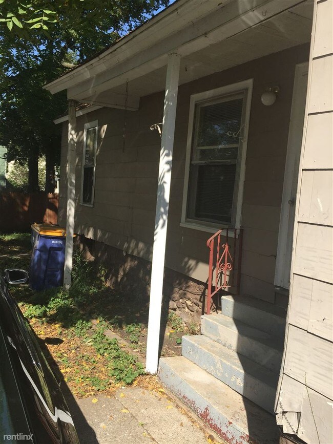 Building Photo - 427 Curtis St NE