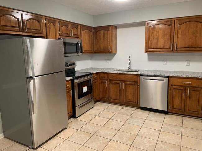 Building Photo - Charming duplex located off of Kent Drive!