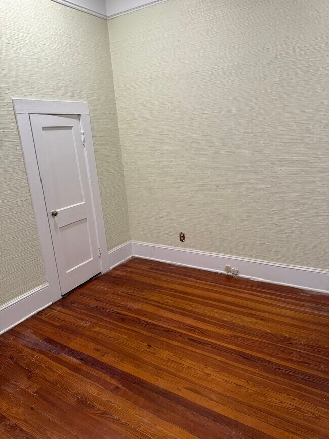 DORMITORIO CON ARMARIO A MEDIDA - 416 Sycamore St