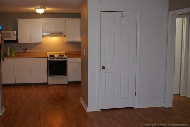 Building Photo - 260 Spring Cir