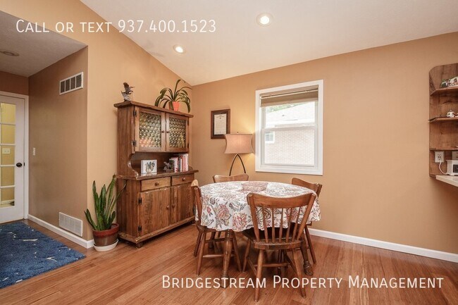 Building Photo - 3 bedroom, 2 full bath ranch home with 1 c...