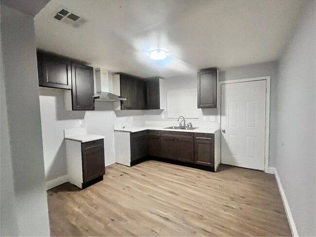 Building Photo - 820 K St