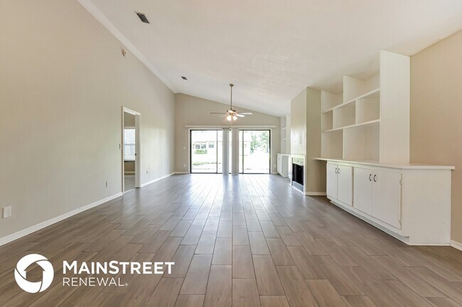 Foto del edificio - 969 Belleflower Dr