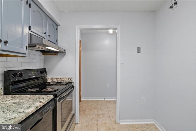 Building Photo - 1301 N Courthouse Rd