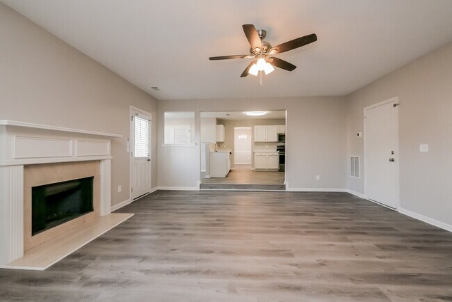 Building Photo - 898 Tara Bend