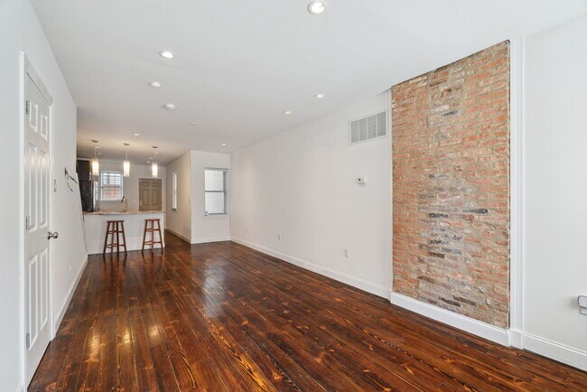 Building Photo - 2143 Ellsworth St