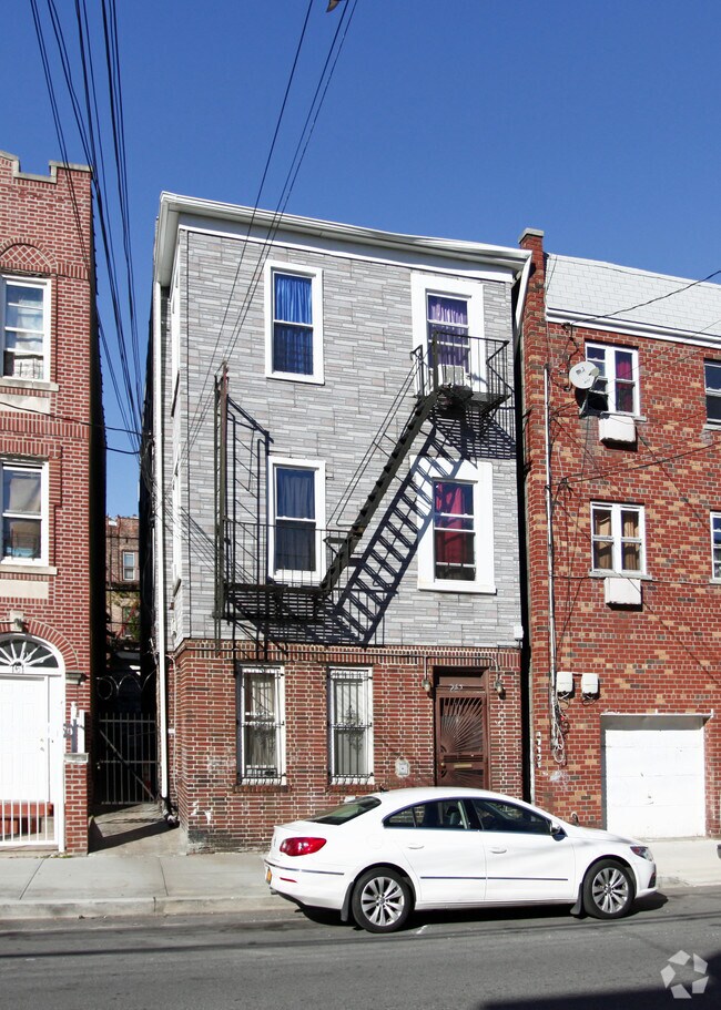 Building Photo - 763 E 213th St