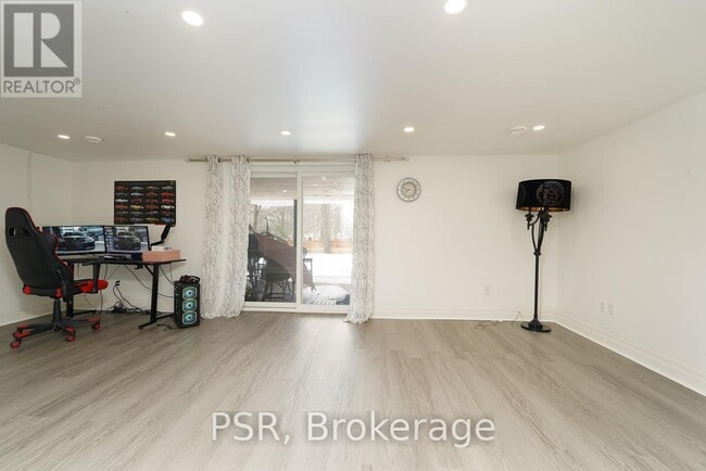 Building Photo - 2b Roycrest Ave