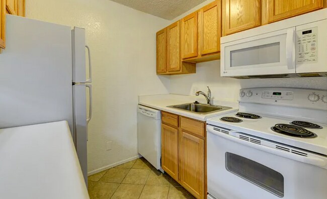 Kitchen - 3035 Oneal Pky