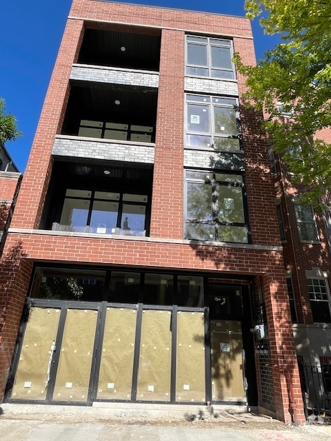Building Photo - 3355 N Southport Ave