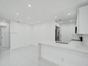 Building Photo - 10051 Winding Lake Rd