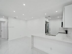 Building Photo - 10051 Winding Lake Rd