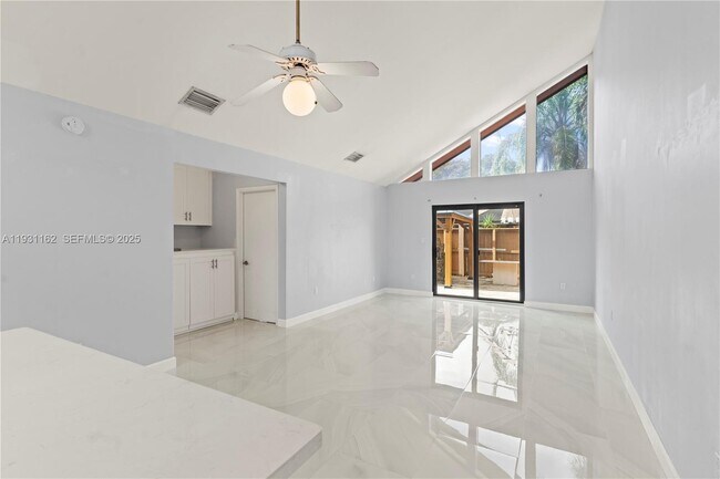 Foto del edificio - 9301 SW 130th St