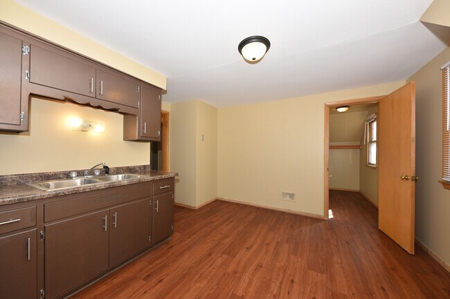 Building Photo - 5861 N 69th St