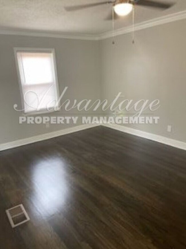 Foto del edificio - Schedule today to see this  Freshly Renova...