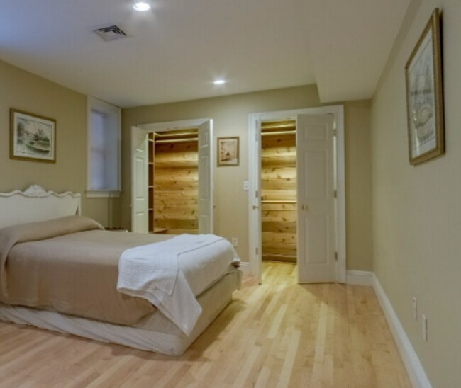 Building Photo - 8 Bedroom