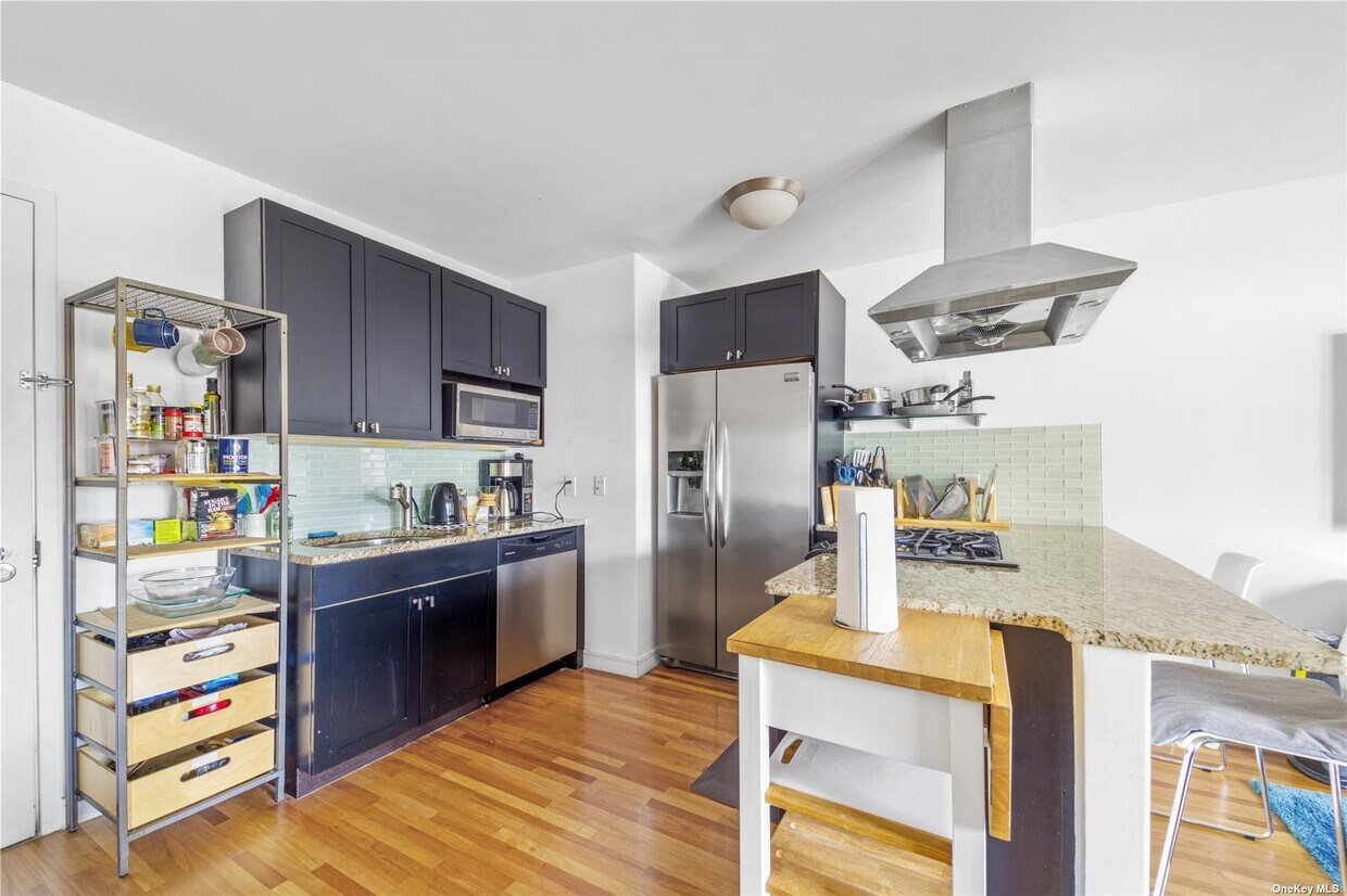 Primary Photo - 100 Wyckoff Ave