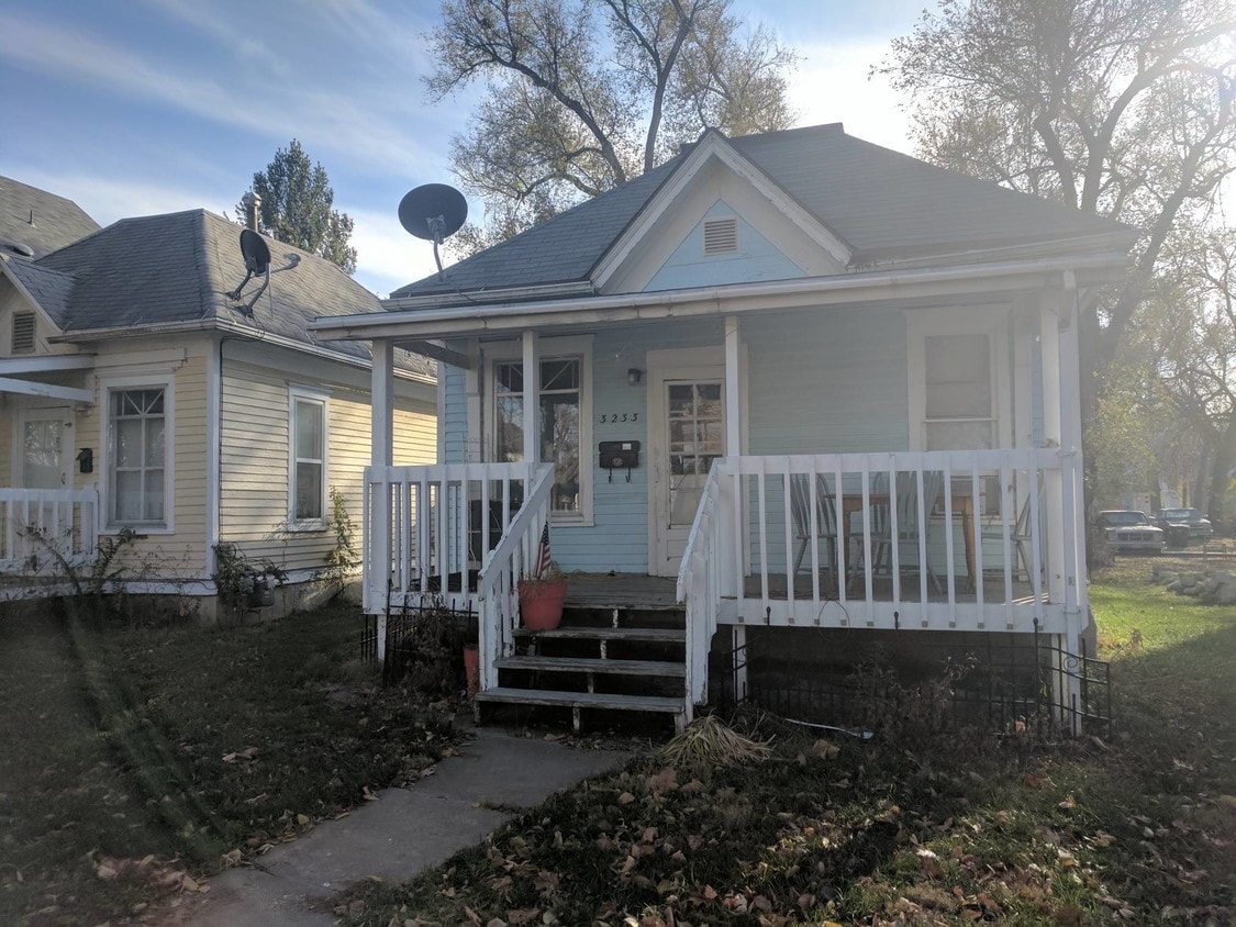 Primary Photo - 3233 T St