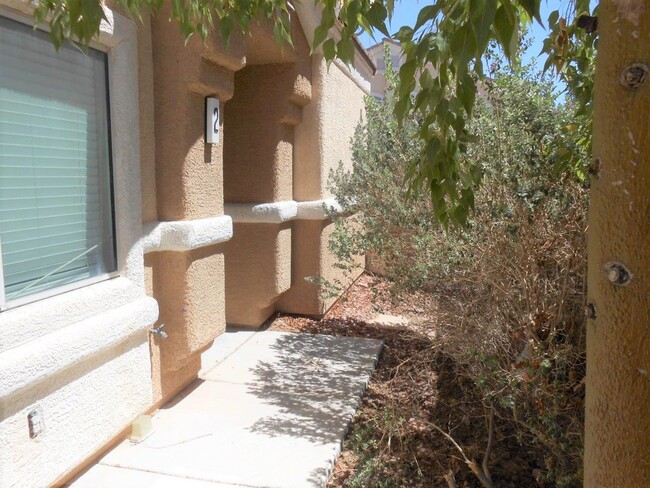 Foto del edificio - Beautiful Spacious Townhome in Gated Commu...