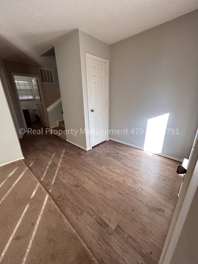 Building Photo - Awesome house with tons of space located off State Line Rd. (Arkoma)