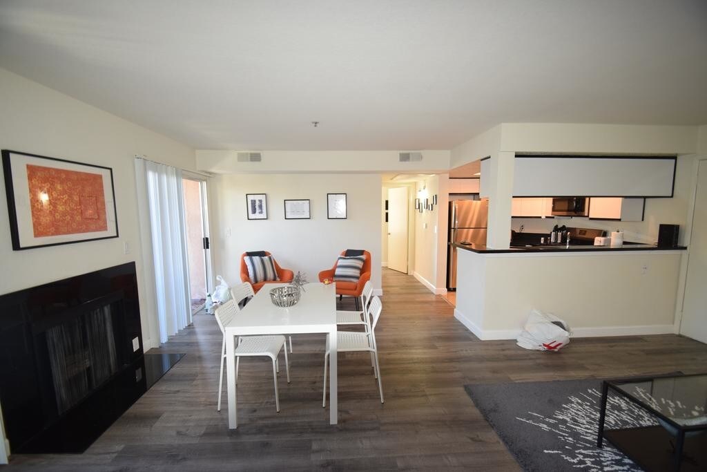 1755 El Cerrito Pl, Los Angeles, CA 90028 Apartments in Los Angeles