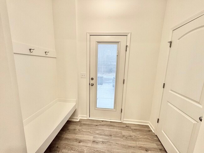 Foto del edificio - Two bedroom 2 1/2 bath Minutes from downtown Mooresville - Move In Special