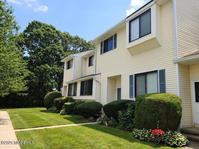 Foto del edificio - 215 Clubhouse Dr