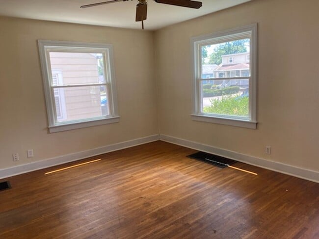 Building Photo - Updated Three Bedroom House in West Louisv...