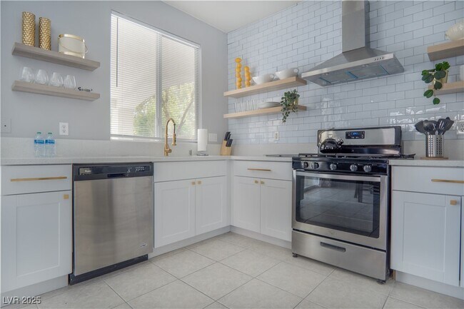 Foto del edificio - 2401 Predera Ave