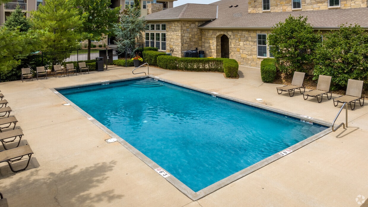 The Frontier West Lawrence 546 Frontier Rd Lawrence, KS Apartments