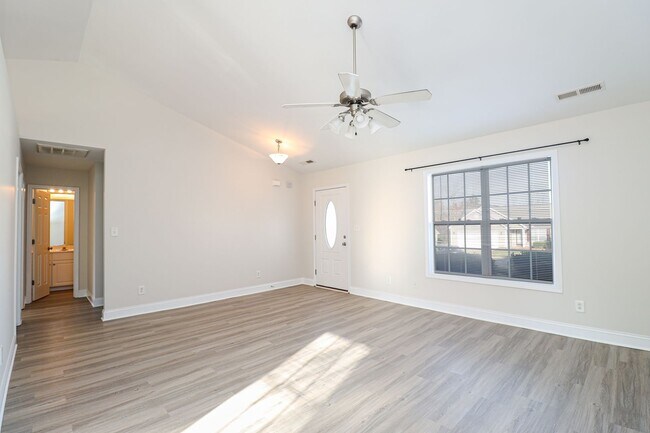 Foto del edificio - (Coming Soon) Charming 3 Bedroom Ranch in ...